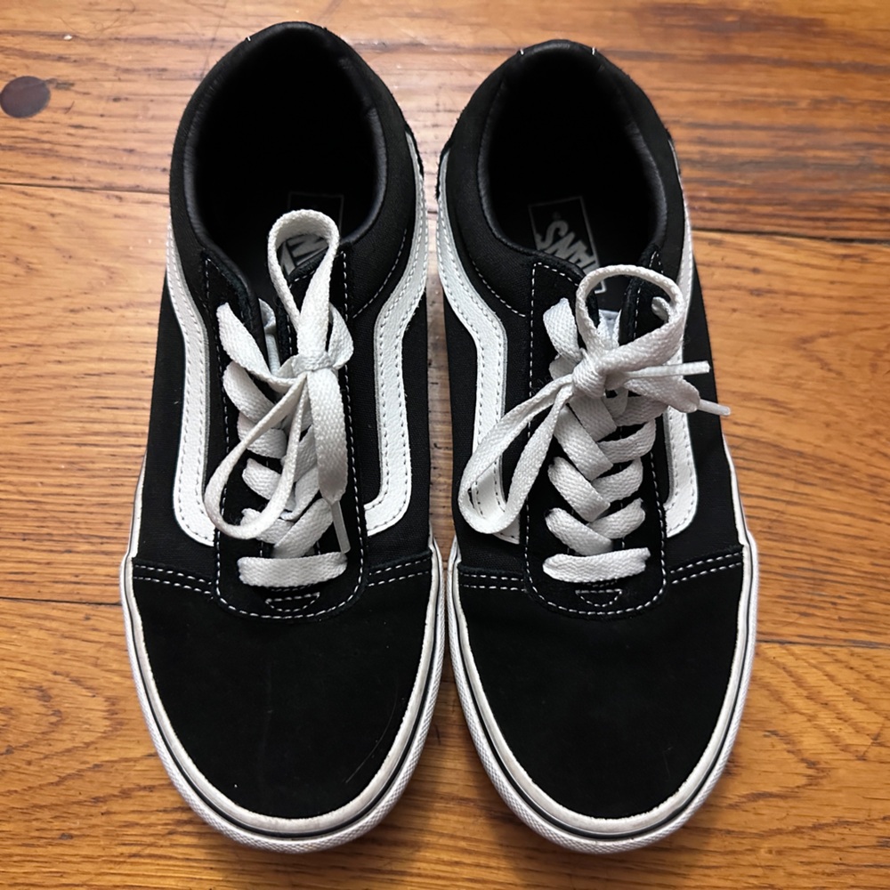 Vans Kids' Ward Low Top Sneaker Big Kid